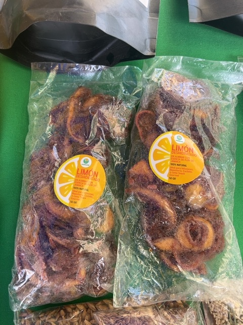 Limón deshidratado en flor de jamaica